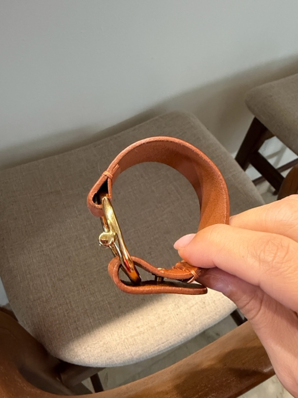 UNO de 50 Cognac Leather Bracelet with Gold Toggle - Picture 2 of 3